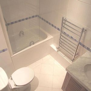 Appartement à 4 Chambres à Coucher