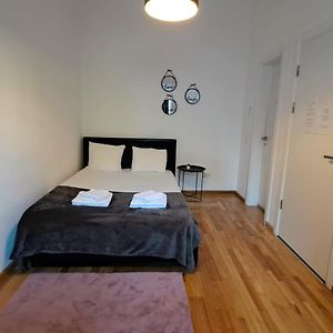 Studio Lit King-Size