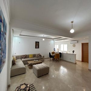 Appartement à 2 Chambres à Coucher