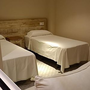Studio Lit King-Size