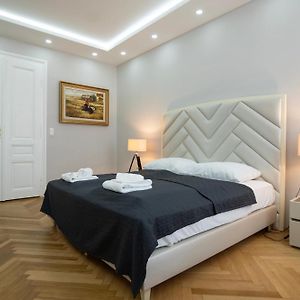 Charming 2-Room Apartment With Balcony, 15 Min To Center