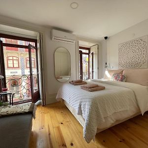Historic Porto Balcony Hideaway - Taipas House 60