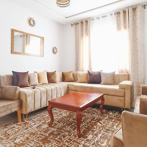 Appartement à 2 Chambres à Coucher