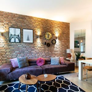Spacious 3Br Apartment With Ac In Living Room, 2 Balconies