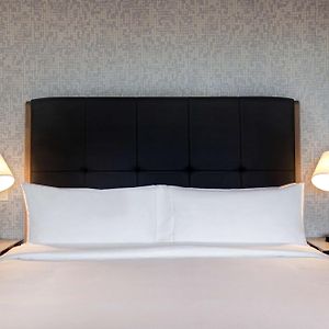 Studio Lit King-Size