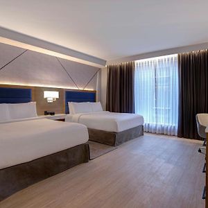 Chambre Accessible aux Personnes à Mobilité Réduite Lit Queen-Size