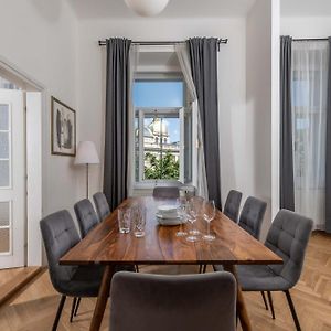 Appartement à 3 Chambres à Coucher