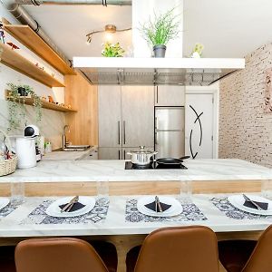 The White Apartment - Free Parking