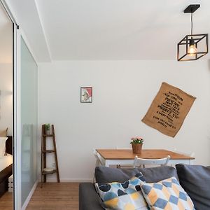 Host Wise - Charming Welcoming Flat - Centrally Located