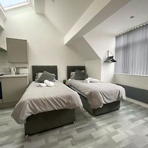 10Min To City - Free Parking - Private Studio - Contractor Friendly
