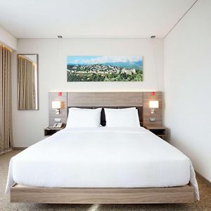 Chambre Accessible aux Personnes à Mobilité Réduite Lit King-Size