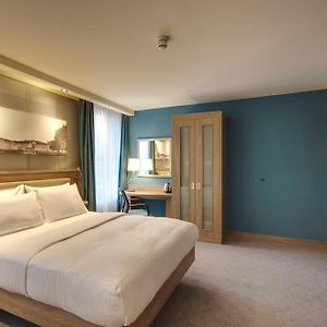 Chambre Accessible aux Personnes à Mobilité Réduite Lit Queen-Size
