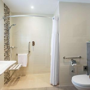 Chambre Accessible aux Personnes à Mobilité Réduite Lit King-Size