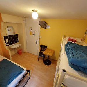 Chambre Juste Pour Hommes Dortoir
