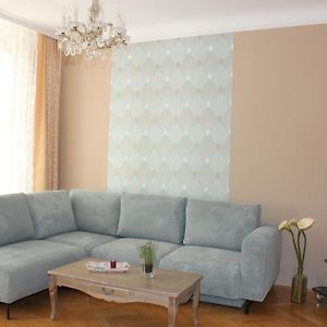 Deluxe  Ground Floor Apartment