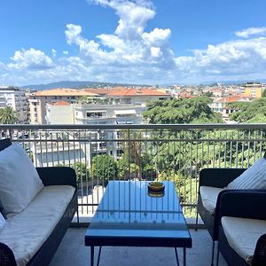 Belle Terrasse Pres Du Martinez Et Des Plages!