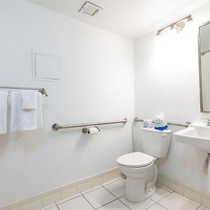 Chambre Accessible aux Personnes à Mobilité Réduite Standarde Lit King-Size
