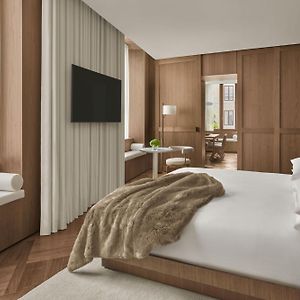 Suite Signature Lit King-Size
