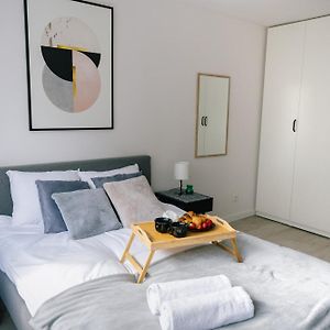 Warsaw Downtown Studio - Top Location, Metro Nearby - By Rentujemy