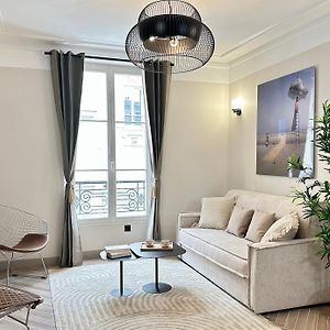 Charming Apartment With Eiffel Tower View