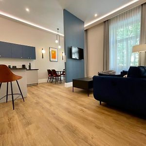 Golden Queen Apartments City Center