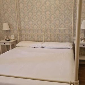 Lumine Luxury Suites By Gaiarooms