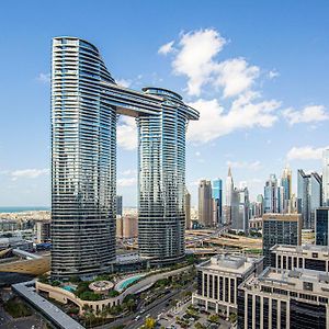 Magnificent Luxurious 2 Bedroom With City Skyline & Sea View