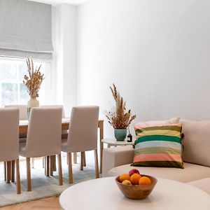 3 Bedroom Flat With Terrace In Central London