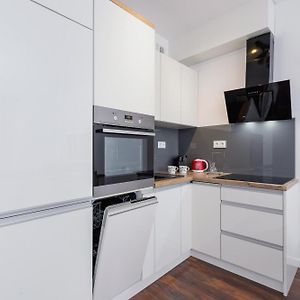 Zablocie Pet-Friendly Slusarska Apartment By Noclegi Renters