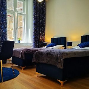 Hugo Star Apartments