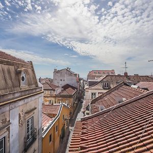 Cozy 3 Bedroom Apt In Lively Bairro Alto