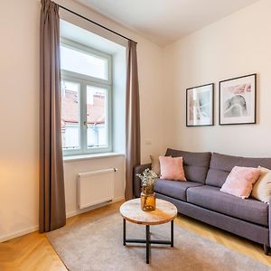 Appartement à 2 Chambres à Coucher
