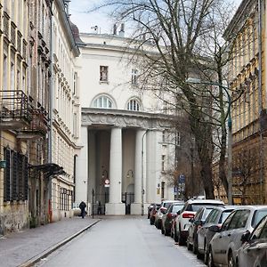 Spacious Retro Apartment In The Center Of Cracow By Noclegi Renters