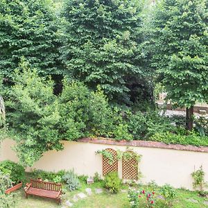 Stibbert & Statuto Elegant Flat With Balcony