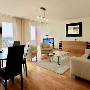 Comfortable, sunny, quiet, good location!