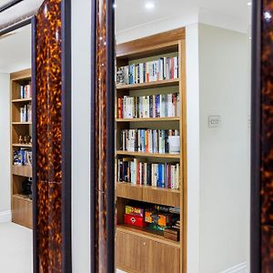 Hyde Park Hideaway Sleeps 6