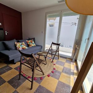 Maison Ping ,En Face Des Arenes