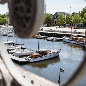 Vue Imprenable Sur Le Port, Charmant Et Clair!