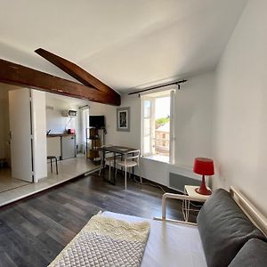 Studio Lit King-Size