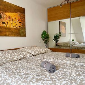 60 M2 Central Rooftop Apartment With Ac