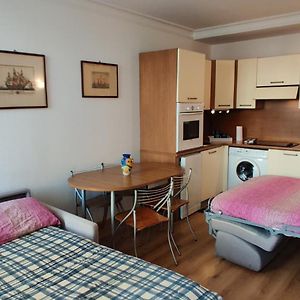 Central Close To Beaches And Shops, Up Till 6 Pers