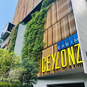 Ceylonz Suites By Roomy
