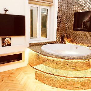 Budapest Eye Presidential With Jacuzzi & Sauna