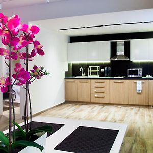 Toni'S 2Bd Apartment With Terrace Next To Stadium