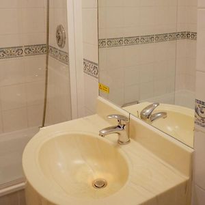 Chambre Standarde Lit Queen-Size