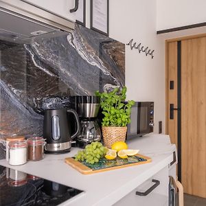 Green Garden & Private Parking Apartments With Playground
