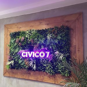 Civico Settee