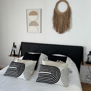 Studio Lit King-Size