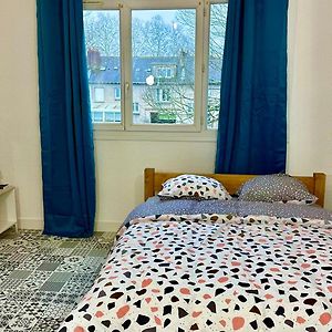 Le Bord De La Loire - Chambre Avec Salle De Bains Commune