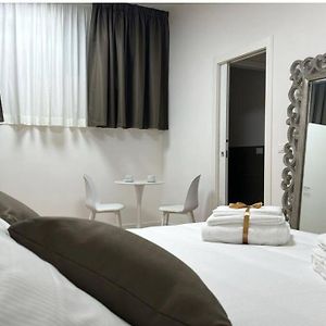 Cola Di Rienzo 243 Relais-B